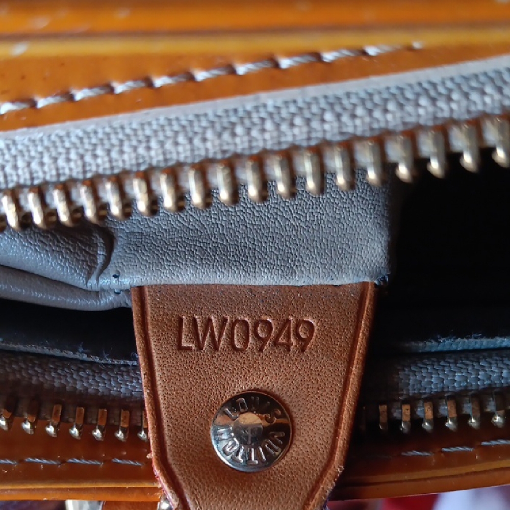 Louis Vuitton Amber Monogram Vernis Tote Bag - Picture 16 of 17